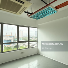 Tower 1 / Newly Re-Paint / move in conditon / MRT