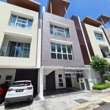 4-storey town house villa for sale in Canary Residence with Jaccuzi