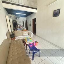 Taman Molek 1.5 Storey Terrace House