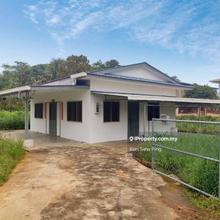 Single Storey Detached House For Rent! at Jalan Stakan / 7th mile