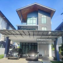 Isola Grandeur Marina View Bungalow