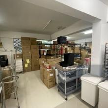 Freehold 4 sty adjoining renovated shop with lift 