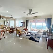 Penthouse, Fully Furnish, Golf course view, Quality Furniture