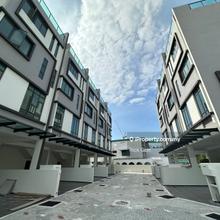 4 Storey Luxury Link House At 8 Babington Residence 
