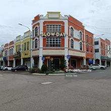 Austin Heights/ 3 Storey Shoplot/ Whole Block/ Facing Main Road 