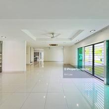 Ttdi modern corner lot with spacious garden