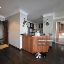 Spacious unit walking distance to amenities