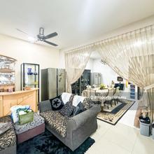 Well maintained unit at below market price! Renovated with built-ins!