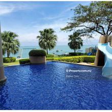 8 Gurney Luxury Condo with  build up 10700sf, worth buy unit.