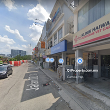 High investment 4.3% commercial shop in Equine Park for sell