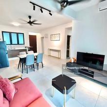 Worth Buy Unit, Seaview, Renovated, Furnished, 2 Carparks 
