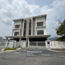 Partly Furnished Corner 3 Storey Semi-D Dolomite Templer For Rent