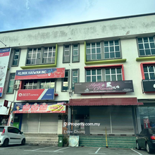 3 Storey Shoplot Triang Sentral Pahang Bera next to Mcdonald Kfc