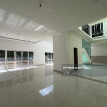 Short drive to Sunway Pyramid, Sunway & Monash University