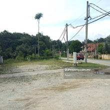 Flat land facing mainroad
