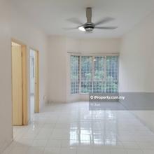 Freehold apartment with Lift, Friendly neighbourhood!