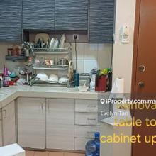 Below market price Freehold 3min walk to Lrt station good buy good loc