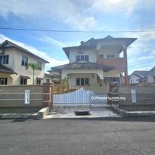 Banglo setingkat setengah Taman Rendang 