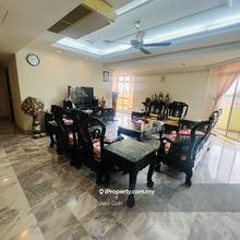 Corner unit well kept spacious cozy home 