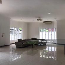 Must View! Well Kept Bungalow Suitable for Office Use