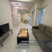 3 story semi-D unit for rent in Salak South Garden