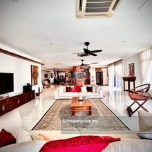 Luxurious Beachfront Living at Skyhome Super-Condo by the Beach
