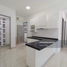 Tropicana Bay Residence 2 car parks fully renovated 872sf for sale