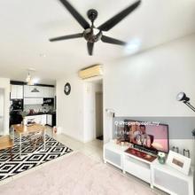 Renovated unit! High floor. Ready to move in condition! 