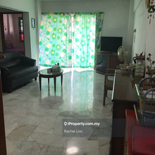 Corner lot, cozy & well maintained unit , move in condition .. 