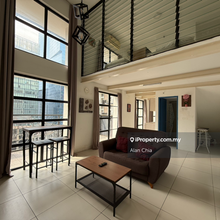 Colonial duplex actua unit with kitchen at the middle, high floor 