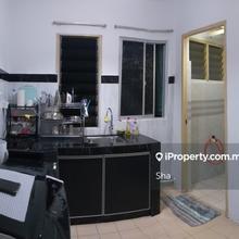 Fully furnish, 3r2b,3 min walk shops, schools,free bus stop, must view
