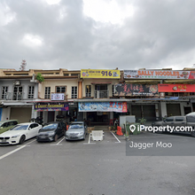 3 storey shop for rent 