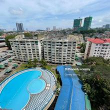 Good view with this unit. Swimming pool and KL View.