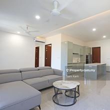 High-floor minimalistic unit with golf course view