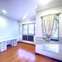 24hr Security guard / 2 Storey End Lot / With Land 10 ft