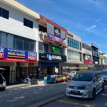 Kelana Jaya , Facing LDP , End Lot  2 adjoins Shop