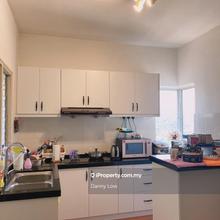 Well maintained unit with nice greeneries view