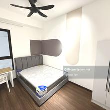 Fully Furnished Middle Room, Ready to Move In! Shuttle to Pavilion MRT