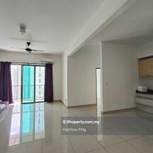 Tree Sparina - Partly Renovated - 1130sf - 2 Car Parks - Sungai Ara