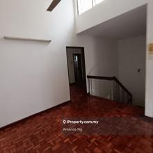 Walking distant to Centre Point shopping mall Bu 1 house for rent