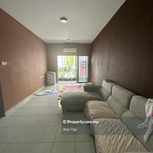 Below Market Price!! Freehold!! Well Kept Unit!! Good For Investment!!