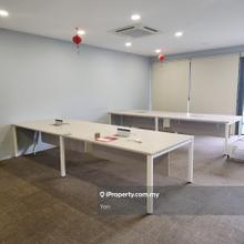 Office at Plaza Arkadia for rent!