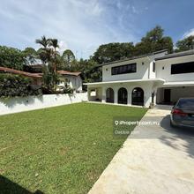 Refurbished bungalow with pool for rent