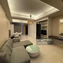 Spacious studio for rent, build in kitchen cabinet