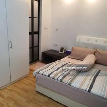 Well kept renovated full furnish 2r1b2cp, walk to shop downstairs