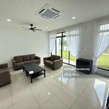 2 Storey terrace house facing canal & mangrove 