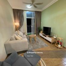 Nicely reno unit with balcony, full furnish 3r2b rdy move in, local 