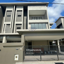 Kubang Buaya 3 Story Semi D House Facing East