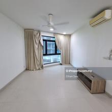 Low Floor/Semi Furnish/Wel Kept/Strategic Location/Comfortable Ownstay