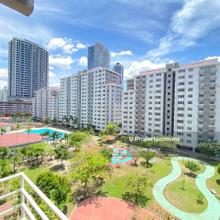 Walking distance to LRT station